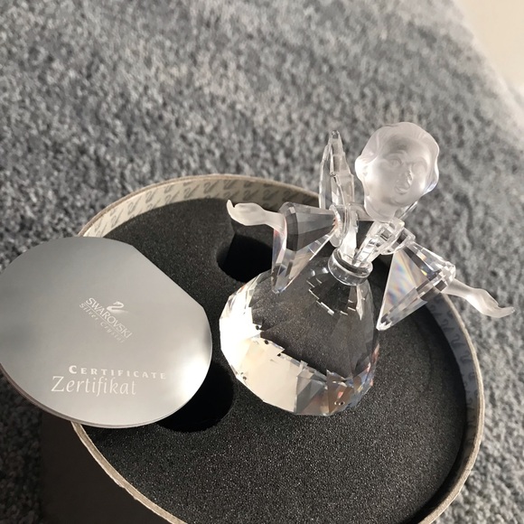 Larger size Swarovski crystal angel figurine - Picture 2 of 5